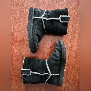 UGG Classic Short Spill Seam Boot